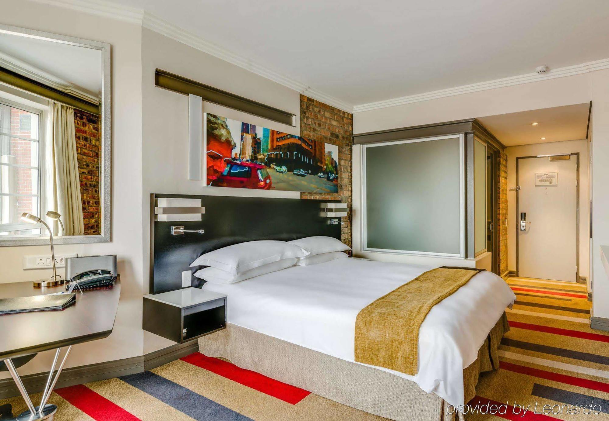Hotel Garden Court Victoria Junction 4*